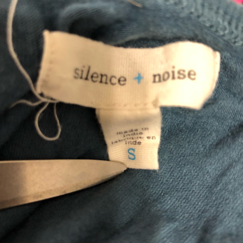 🦋 3/$15 Silence + Noise tank blue/multi-color - Picture 5 of 7